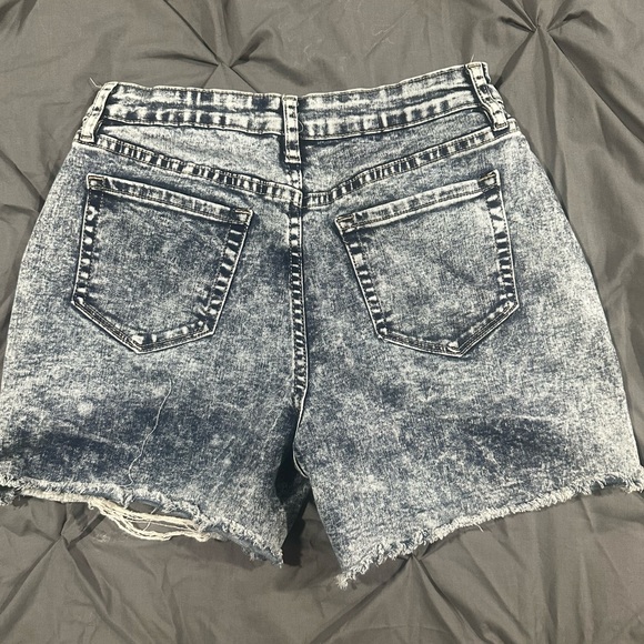 Shorts - Picture 2 of 3